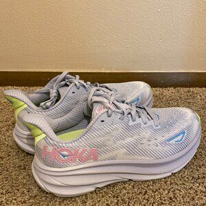 Women's HOKA Clifton 9 Size 8 D Wide width Purple